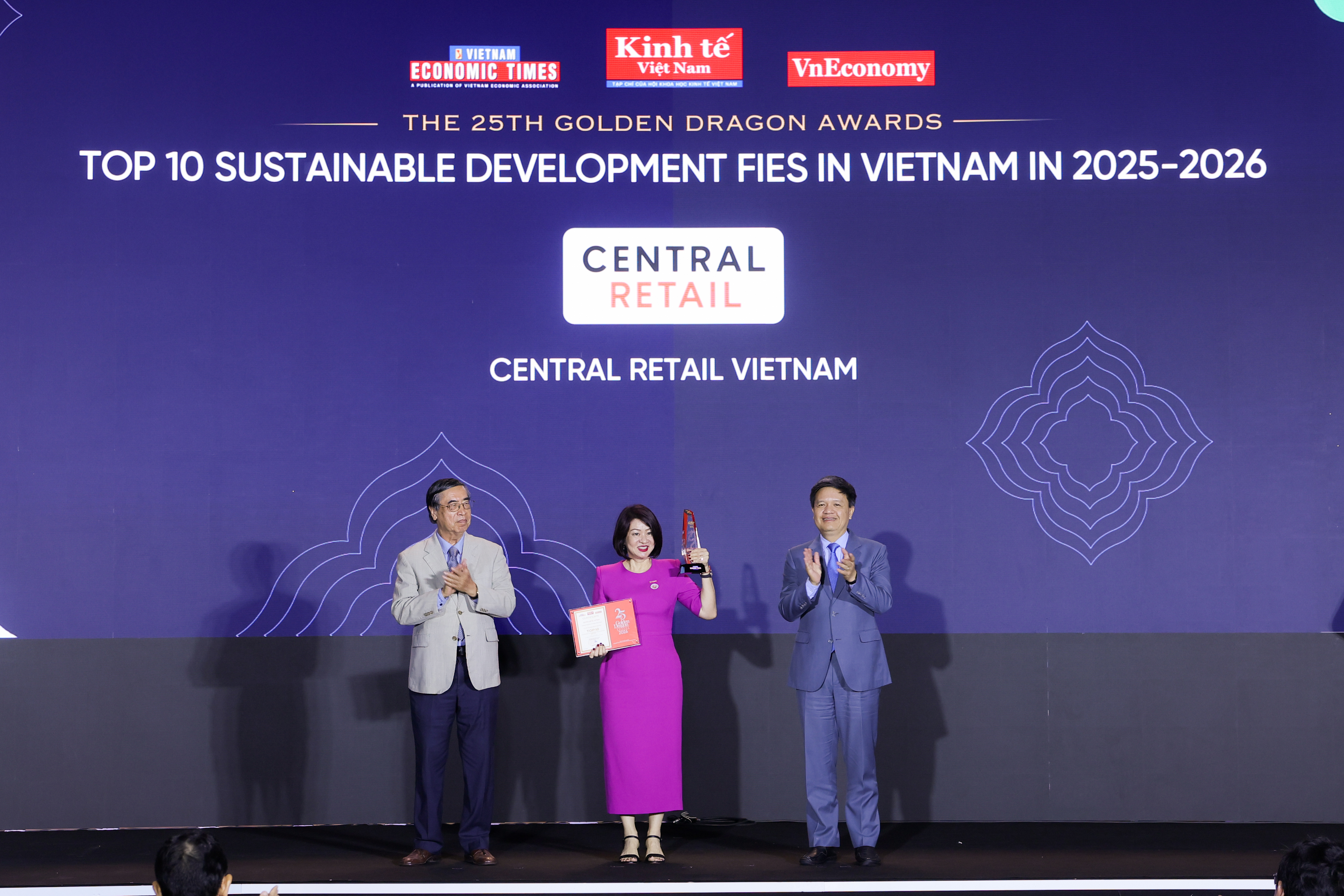 Central Retail Việt Nam (CRV) đã vinh dự được Ban tổ chức vinh danh 6Pg88.con độc quyền mỗi ngày FDI tiêu biểu 2025 - 2026 nhận danh hiệu Rồng Vàng 2026 ở hạng mục “Top 10 6Pg88.con độc quyền mỗi ngày PG88 hơn 2,1 triệu thành viên bền vững 2025 - 2026”. Ảnh: CRV.