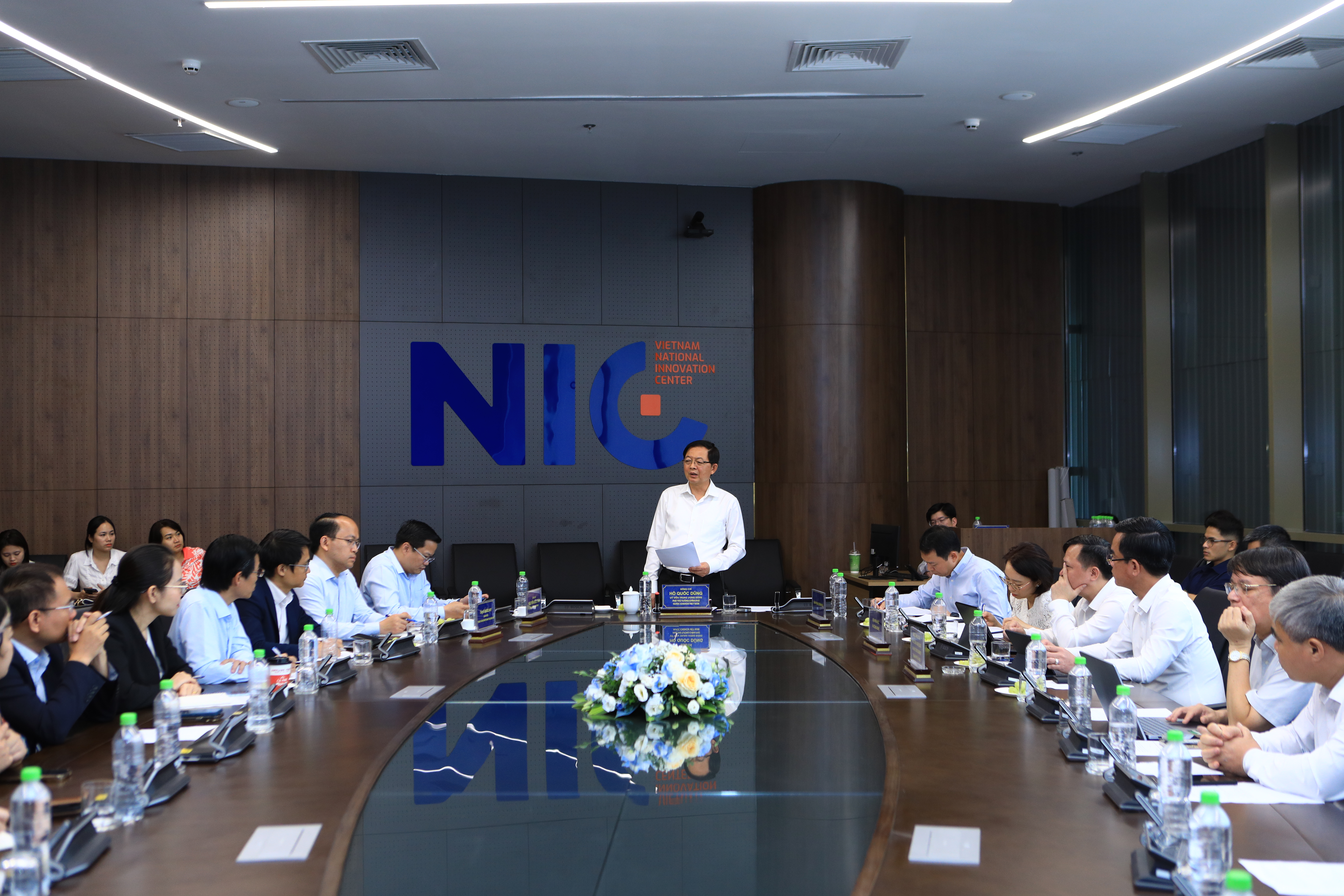 Toàn cảnh buổi làm việc.