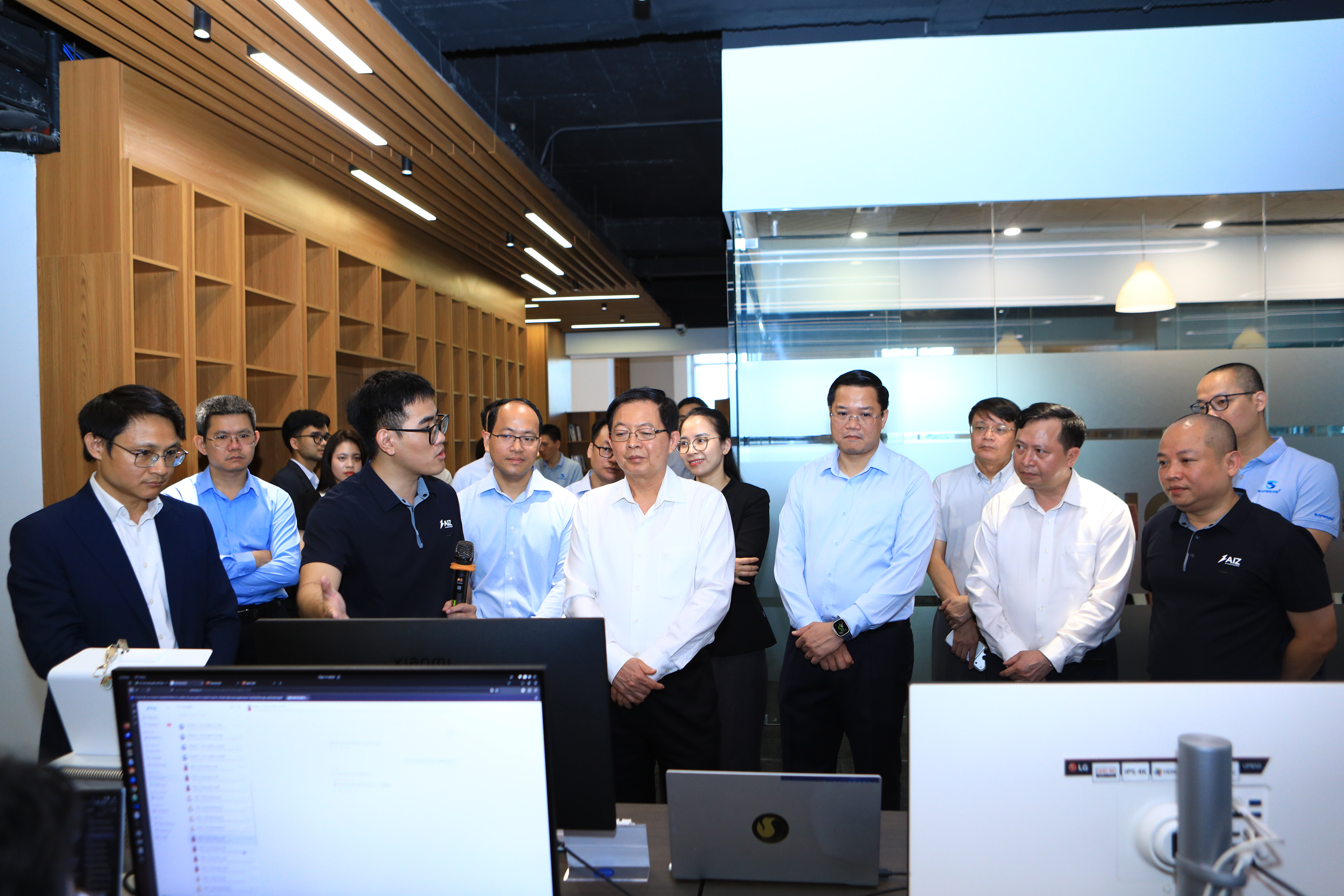 Phó Thủ tướng Hồ Quốc Dũng đánh giá cao những kết quả đạt được trong 6 năm qua của NIC.