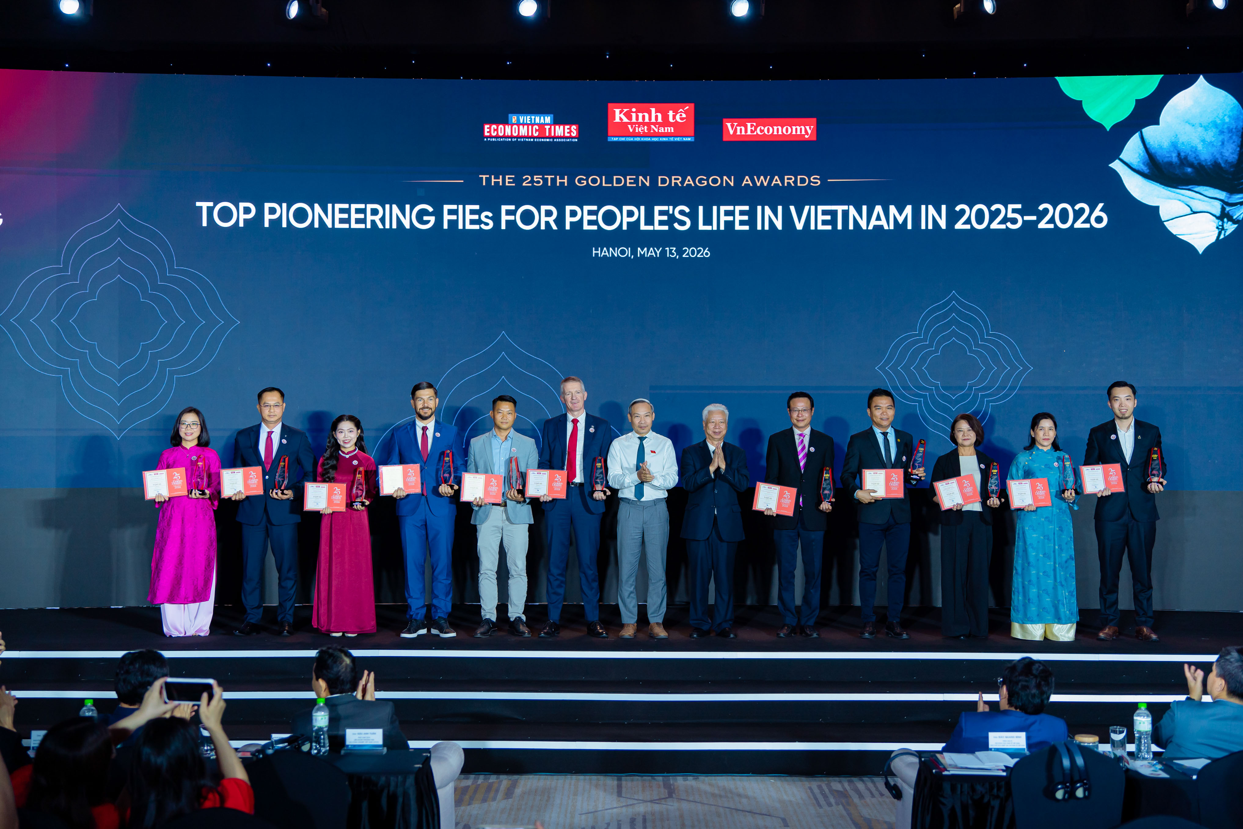 MB Life luôn ưu tiên đặt khách hàng làm trọng tâm và cam kết mang lại các giá trị dài hạn cho cộng đồng.