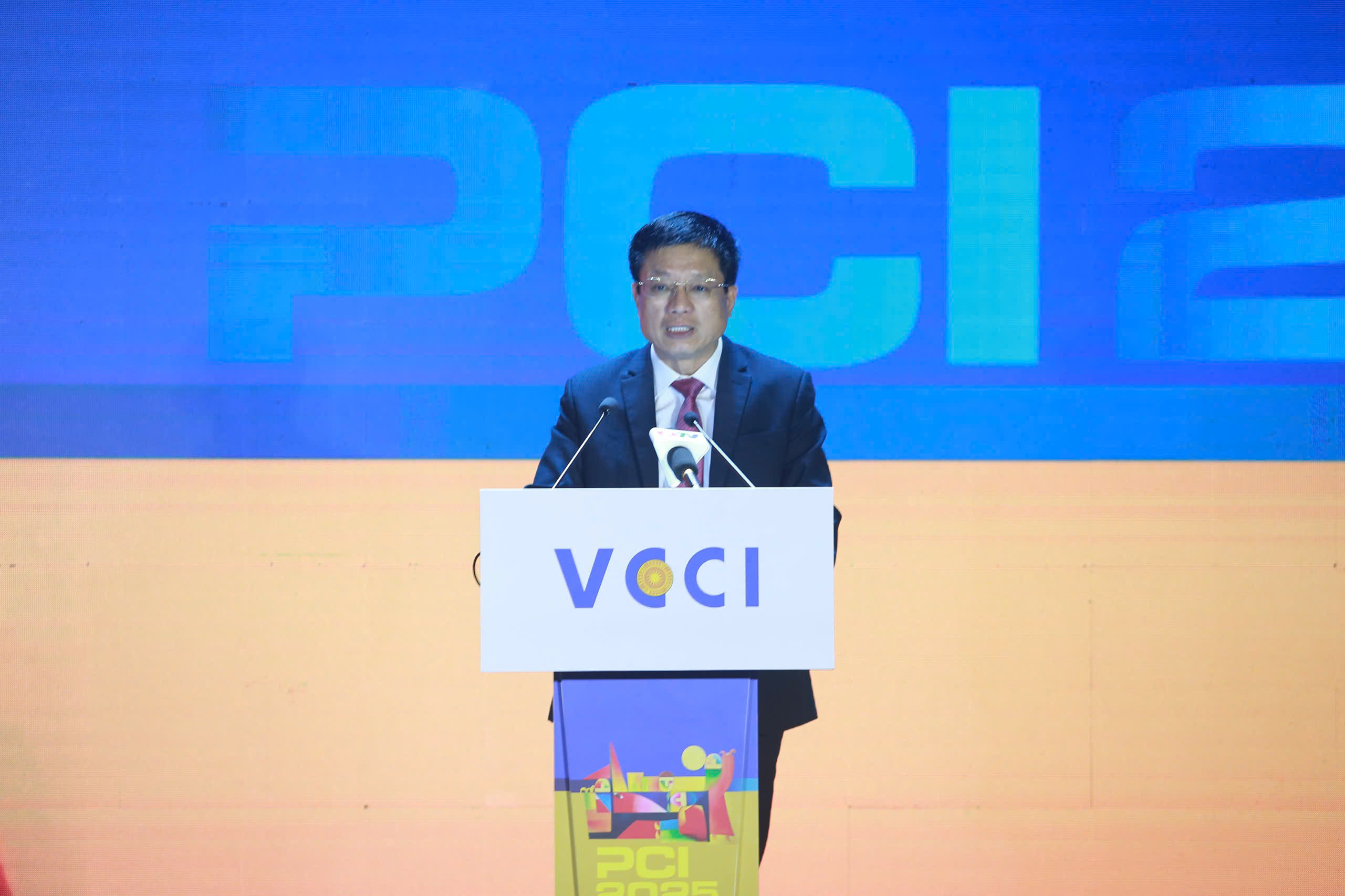 PGS.TS Hồ Sỹ Hùng, Chủ tịch VCCI nhấn mạnh: "Khu vực PG88 ⭐ Link trang chủ số 1 nhà cái PG88 com casino slot tư nhân Việt Nam đã vượt qua giai đoạn phòng thủ, đang tích lũy nội lực và sẵn sàng bứt phá".