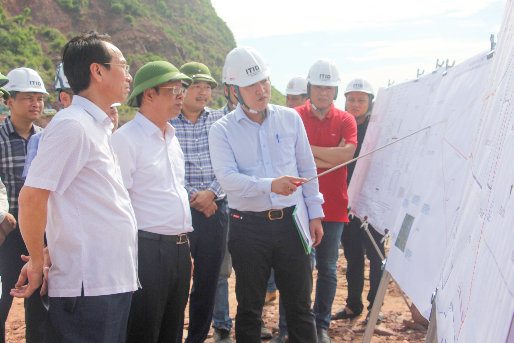 Phó Chủ tịch Thường trực UBND tỉnh Nghệ An Bùi Thanh An kiểm tra về tình hình thực hiện Link Trang Chủ PG88.Com Mới #2026 Đầu tư xây dựng và PG88 Uy Tín Số 1 Việt Nam cảng nước sâu Cửa Lò