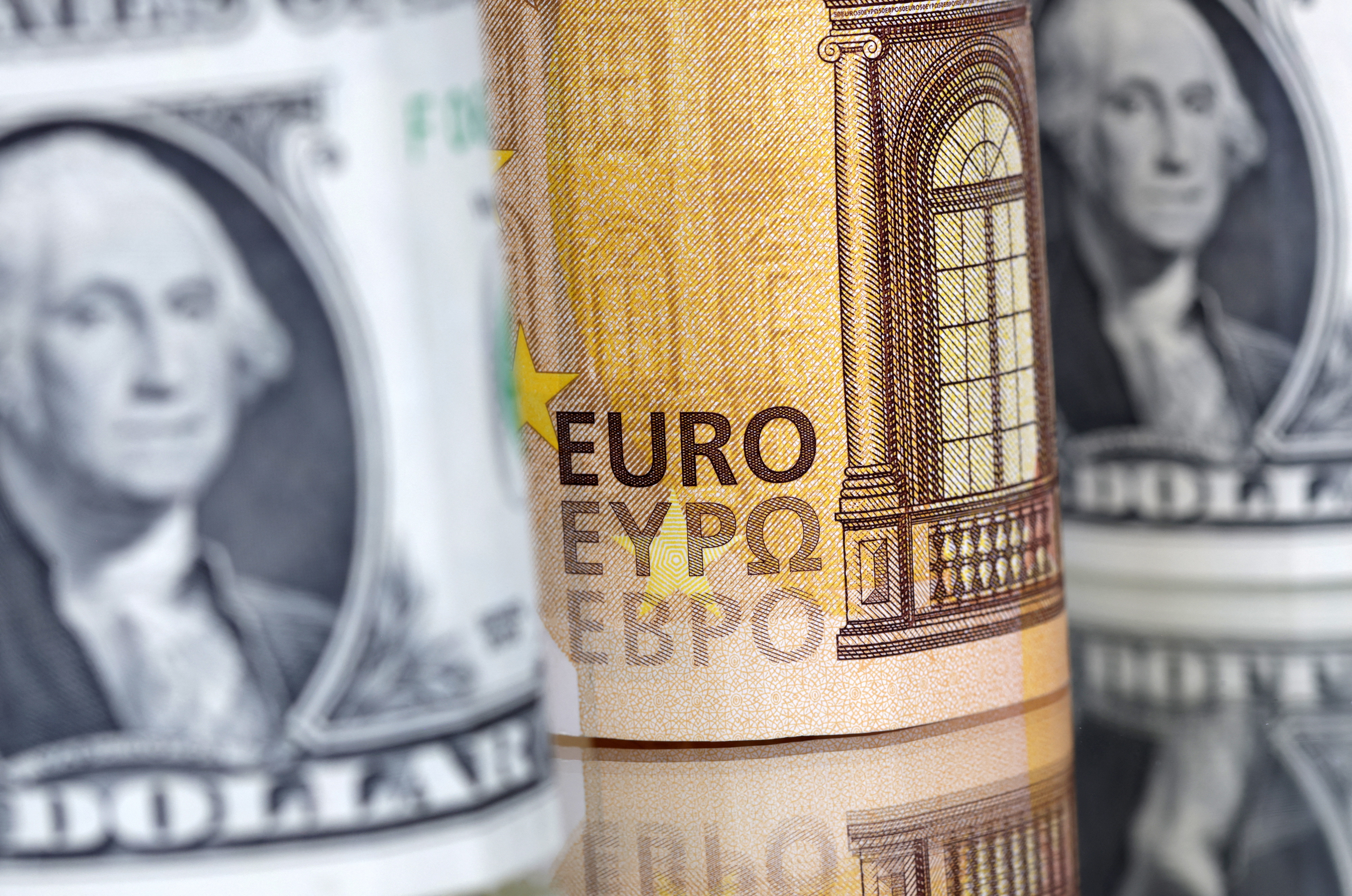 Đồng euro có thể tăng giá mạnh do hoạt động phòng hộ tỷ giá