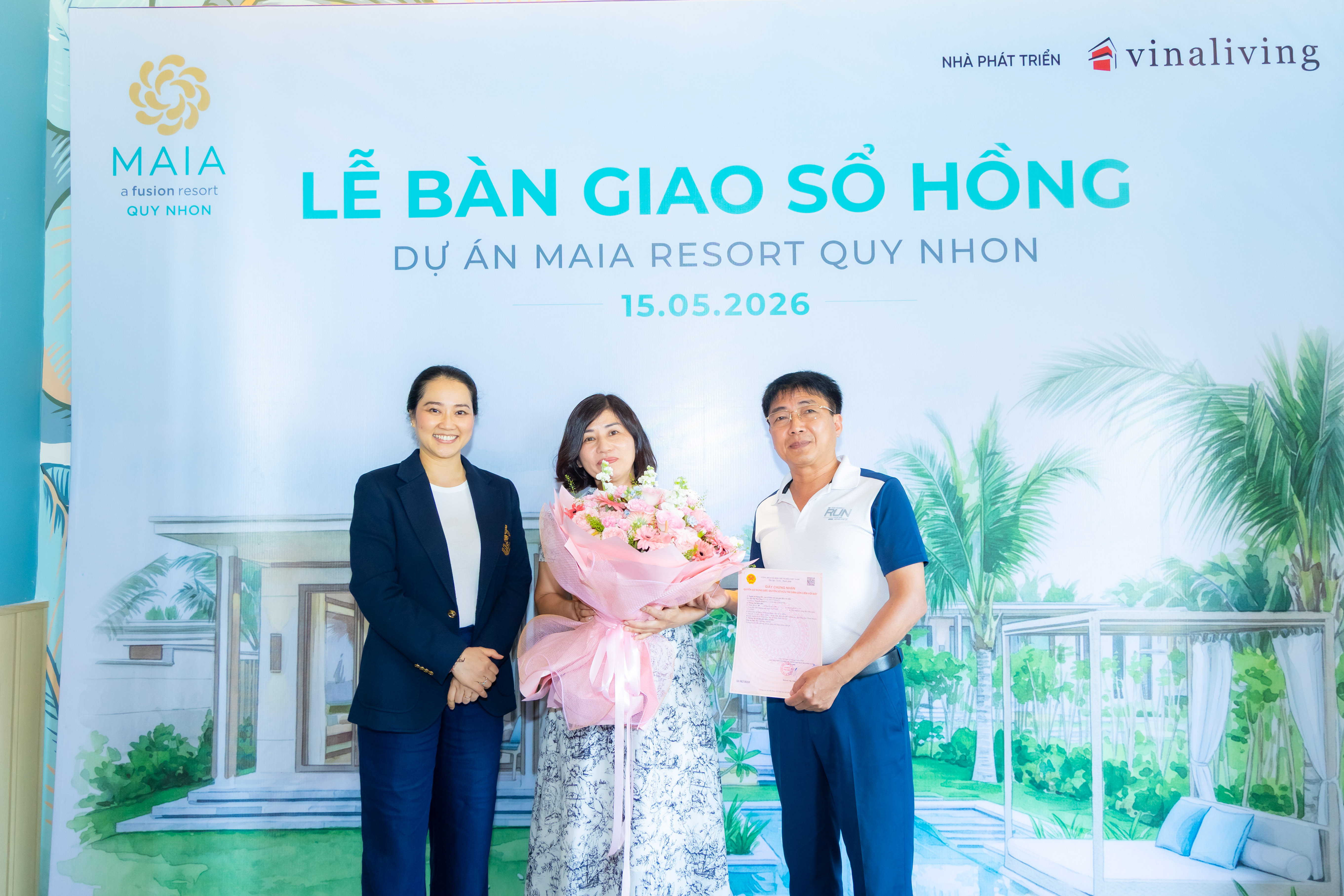 Vợ chồng anh Nguyễn Đình Lê tại buổi lễ bàn giao sổ hồng Link Trang Chủ PG88.Com Mới #2026 Maia Resort Quy Nhơn.