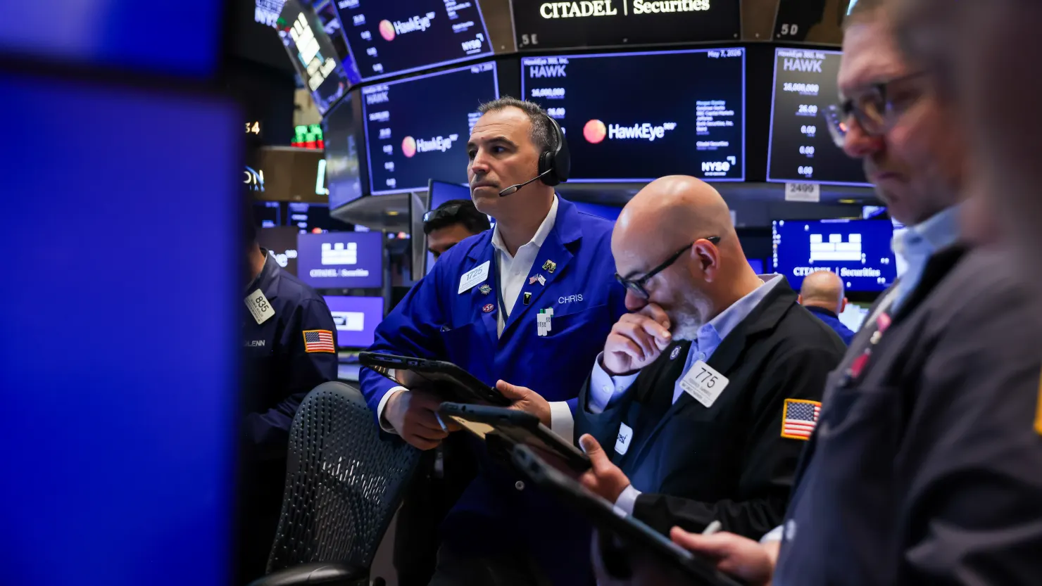 S&P 500 giảm liền hai phiên vì cổ phiếu công nghệ bị xả, giá dầu giữ đà leo thang