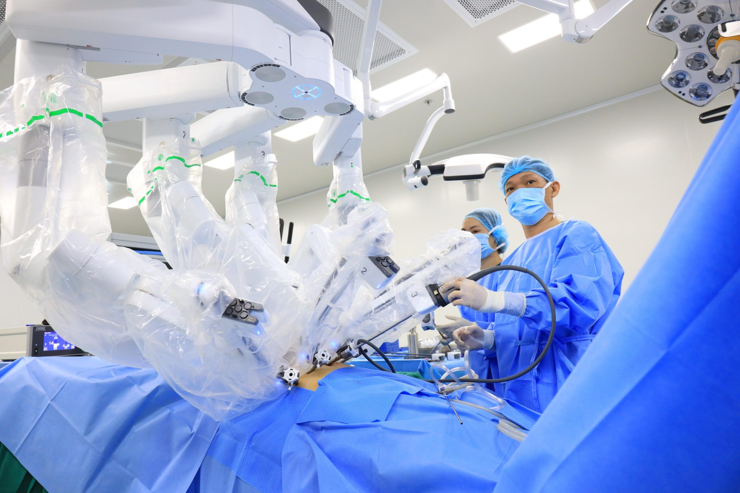 Robot Da Vinci Xi được ứng dụng trong phẫu thuật đa chuyên khoa điều trị ung thư và các bệnh lý phức tạp.