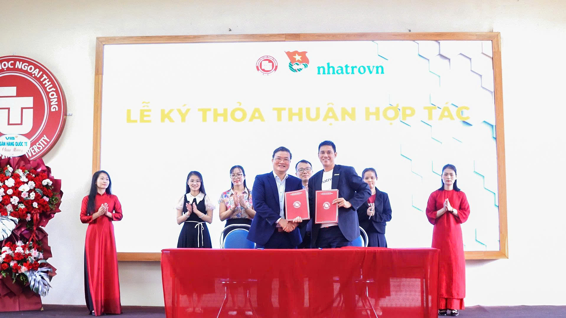 Lễ ký kết thỏa thuận hợp tác giữa Trường Đại học Ngoại thương – cơ sở Quảng Ninh và Công ty TNHH Giải pháp Công nghệ NHATROVN.&nbsp;