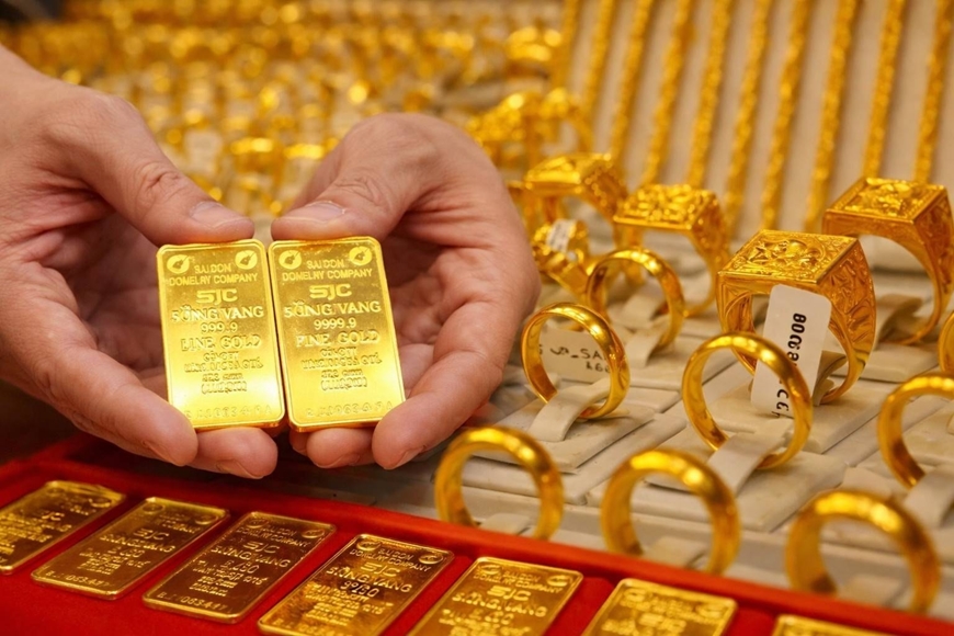 Giá vàng trong nước ngược chiều so với vàng thế giới