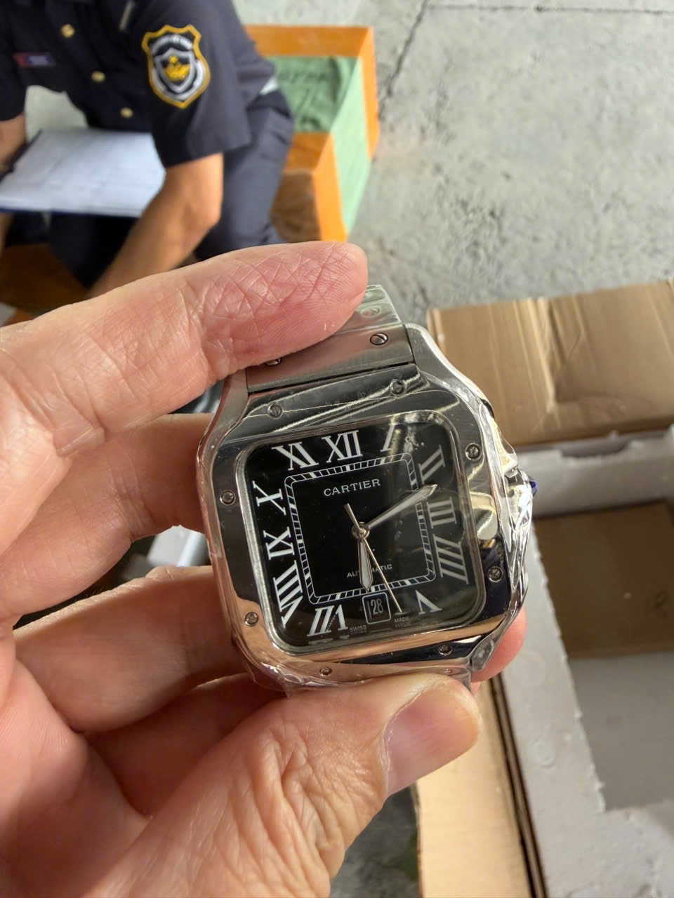 Đồng hồ giả nhãn hiệu&nbsp;Cartier.