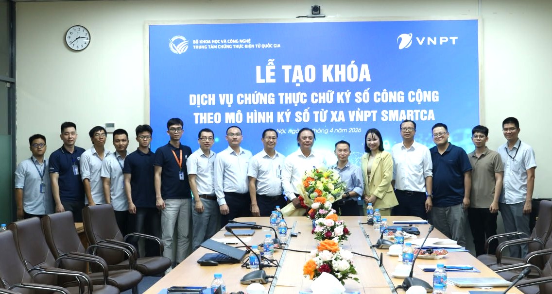 Lãnh đạo Trung tâm Chứng thực điện tử quốc gia (Bộ Khoa học và Công nghệ) và VNPT tại  Lễ tạo khóa chứng thư số mới cho dịch vụ VNPT Smart CA.