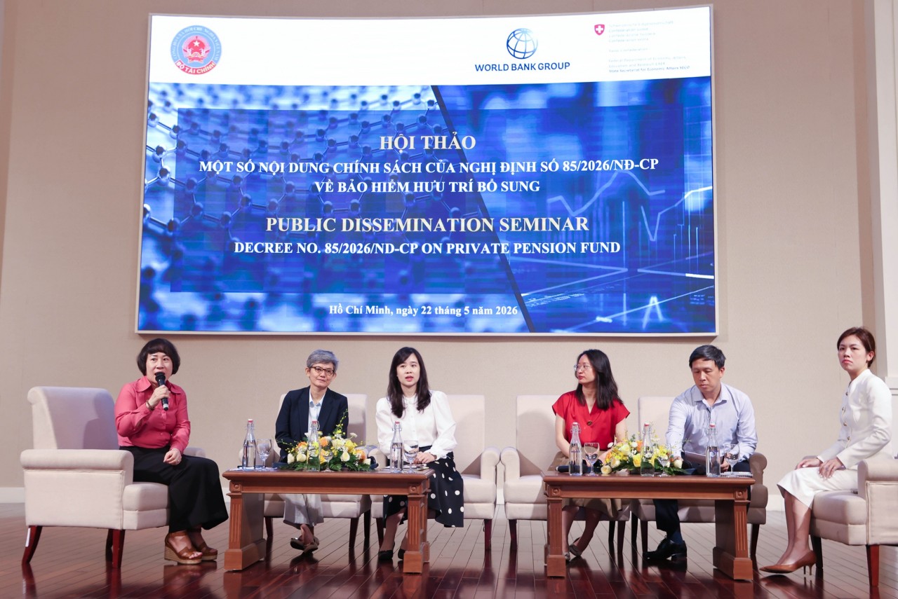 Các đại biểu thảo luận tại hội thảo.
