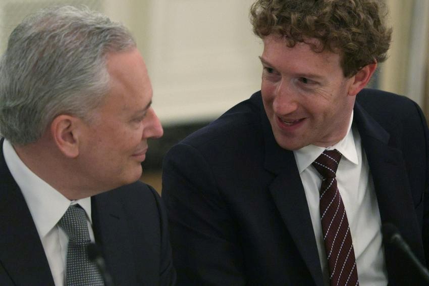 Cựu “Sa hoàng AI và tiền số” Nhà Trắng David Sacks cùng CEO Meta Mark Zuckerberg được cho là những nhân vật chủ chốt đứng sau việc sắc lệnh AI của Nhà Trắng bị hủy vào phút chót. Ảnh: Getty Images/AFP.
