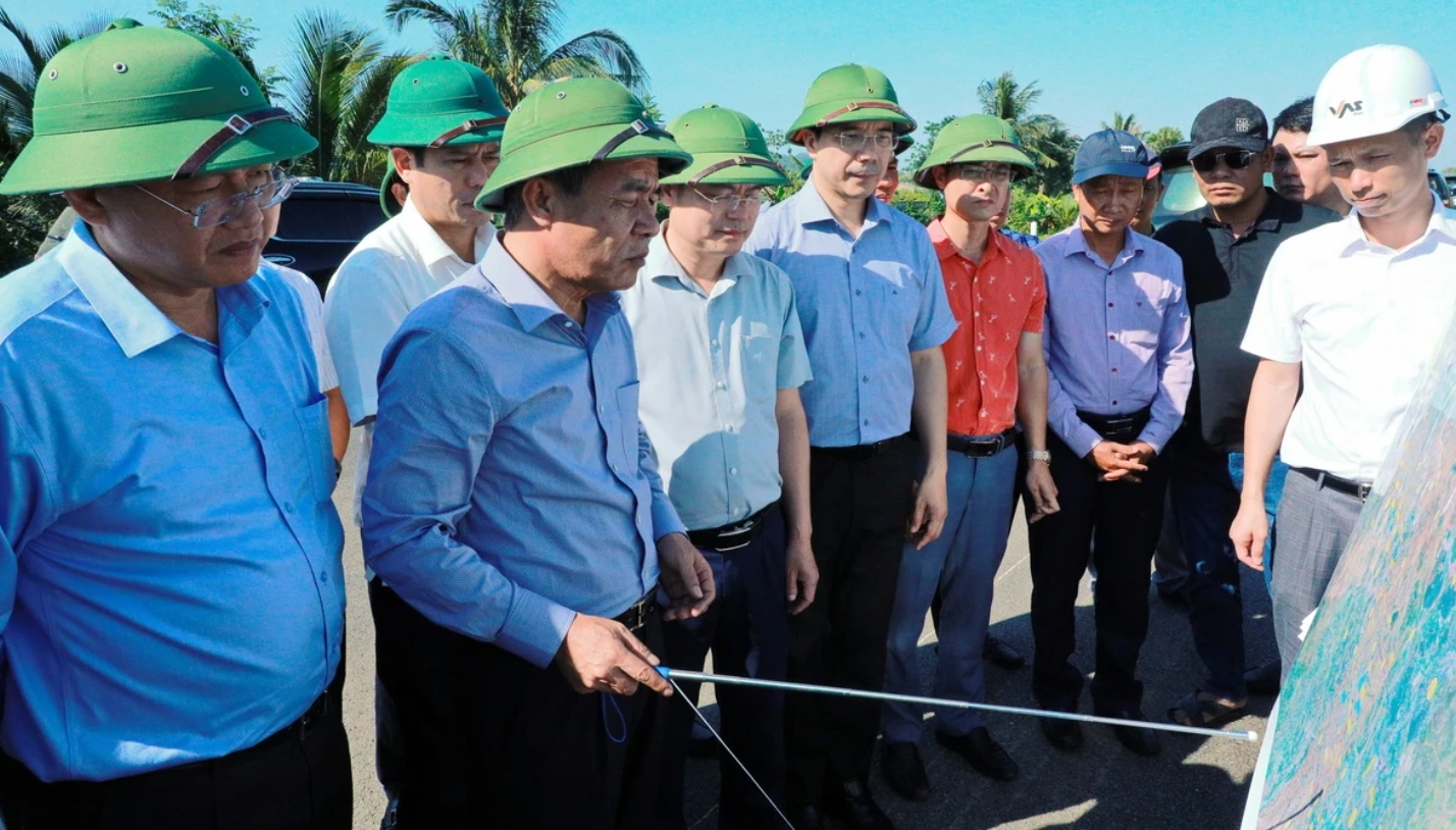 Bí thư Tỉnh ủy tỉnh Thanh Hoá Lê Đức Thái chỉ đạo tại thực địa. Ảnh: Minh Hiếu