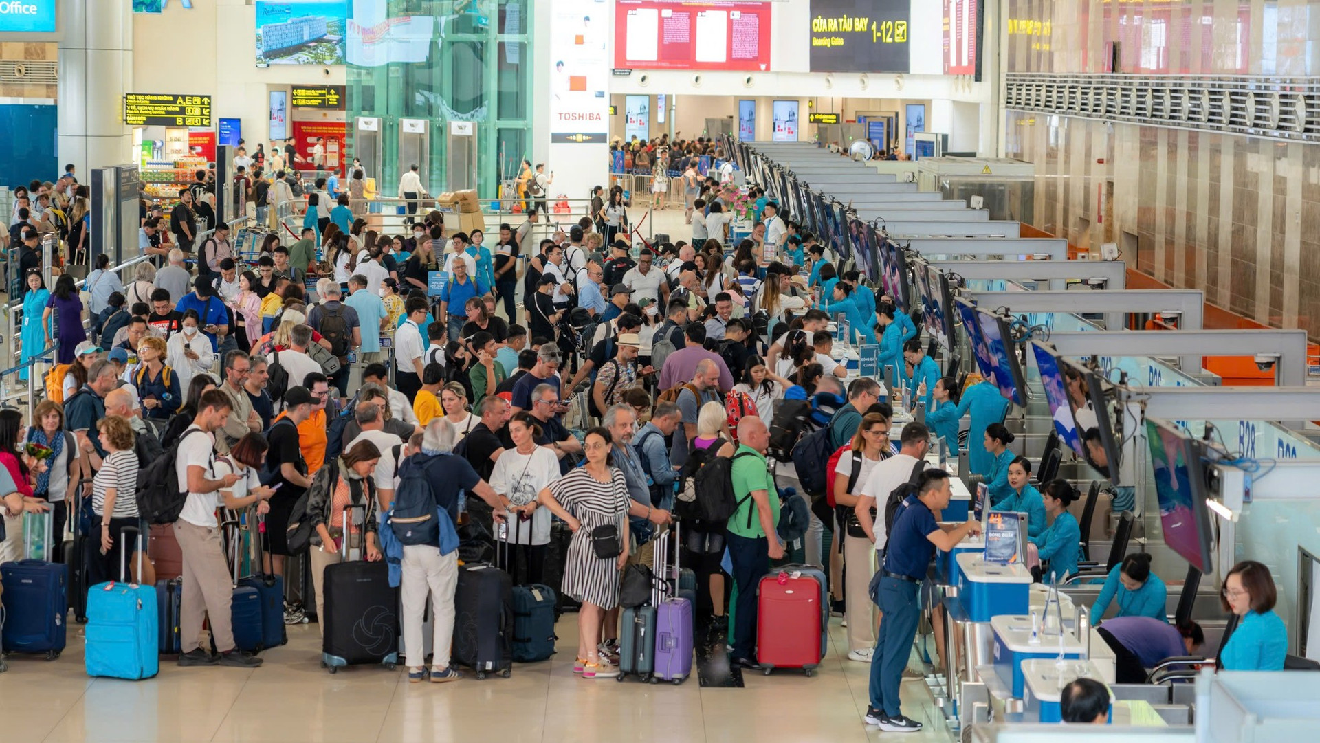 Không chỉ vé máy bay, phí hành lý hàng không&nbsp; mùa hè năm nay cũng đồng loạt tăng mạnh.