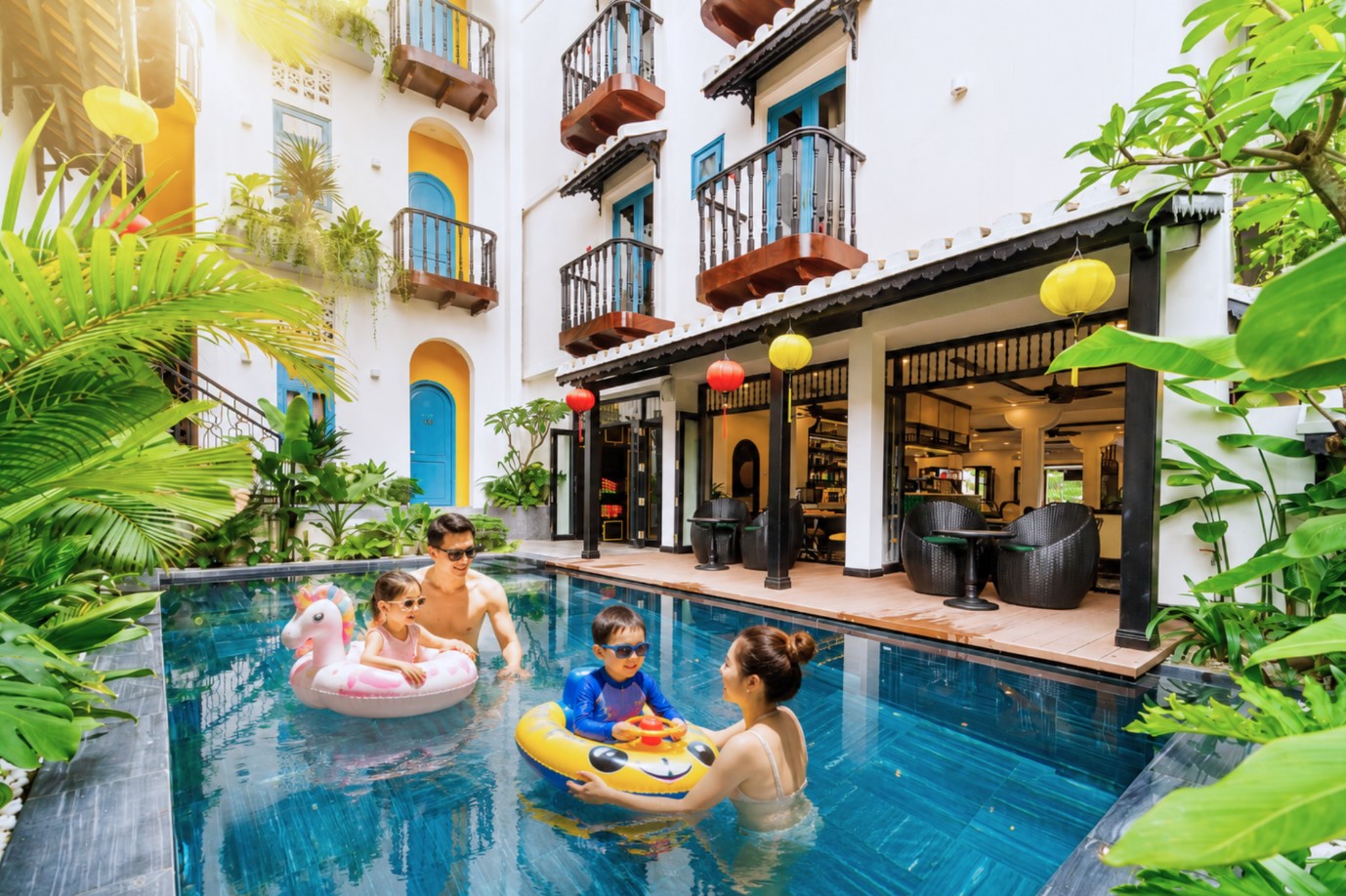 Hồ bơi xanh mát được khách check in nhiều nhất. (Nguồn ảnh: Yzistel Hoi An).