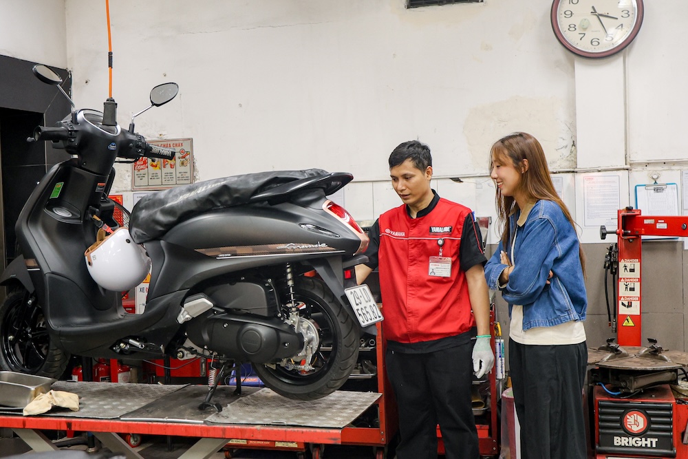Khách hàng trải nghiệm dịch vụ tại Yamaha Town.