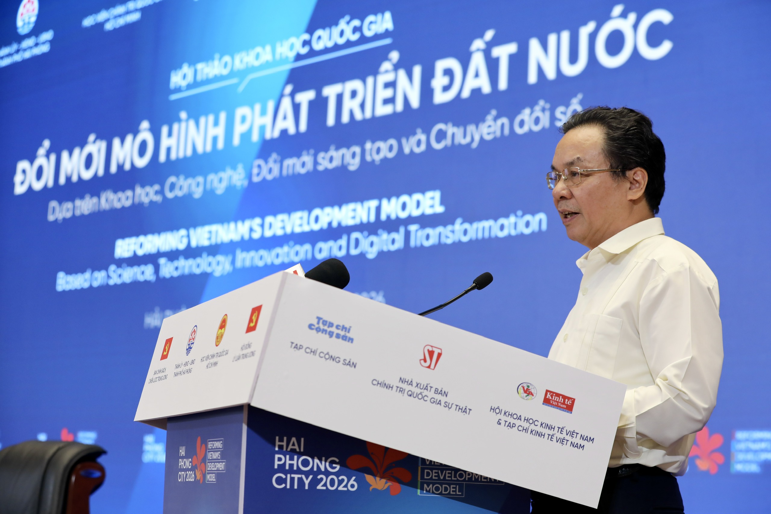 GS.TS Hoàng Văn Cường nhấn mạnh&nbsp;đổi mới mô hình phát triển không thể tách rời việc hoàn thiện thể chế Link Trang Chủ PG88.Com Mới #2026 thị trường định hướng PG88 nổ hũ chủ nghĩa. Ảnh: Việt Dũng
