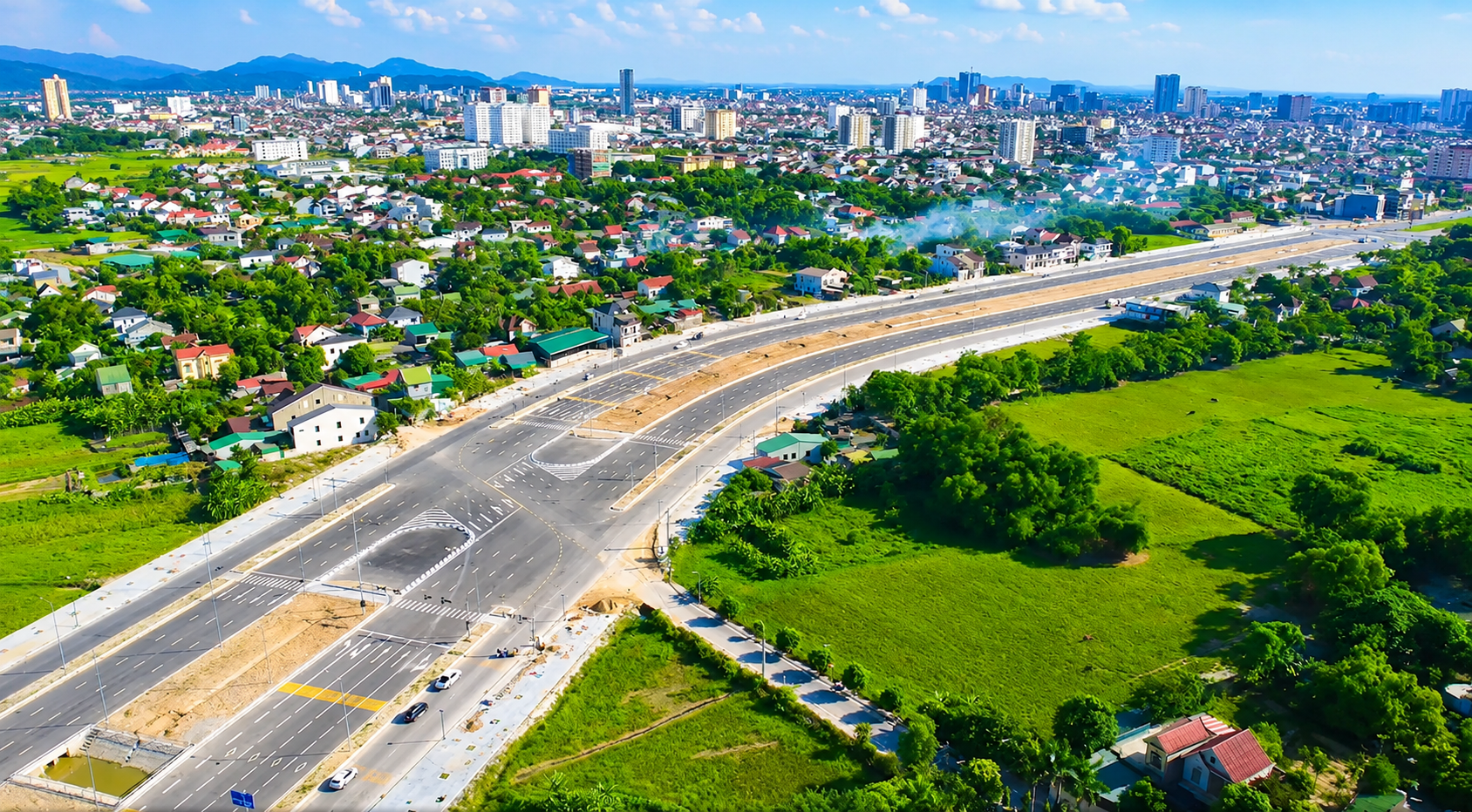 Đại lộ Vinh - Cửa Lò rộng tới 72m. Ảnh Pg88vn.top độc quyền mỗi ngày.