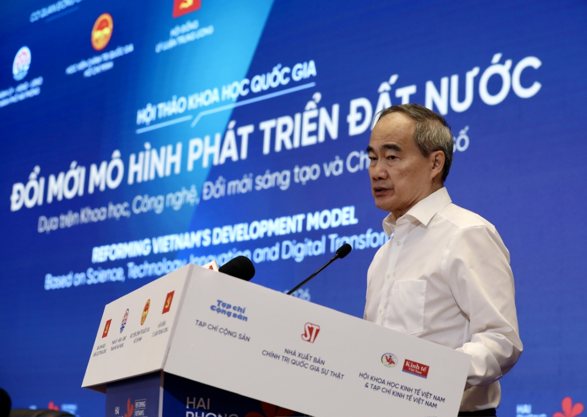 Tại phiên tham luận chính, trong bài tham luận với chủ đề: 