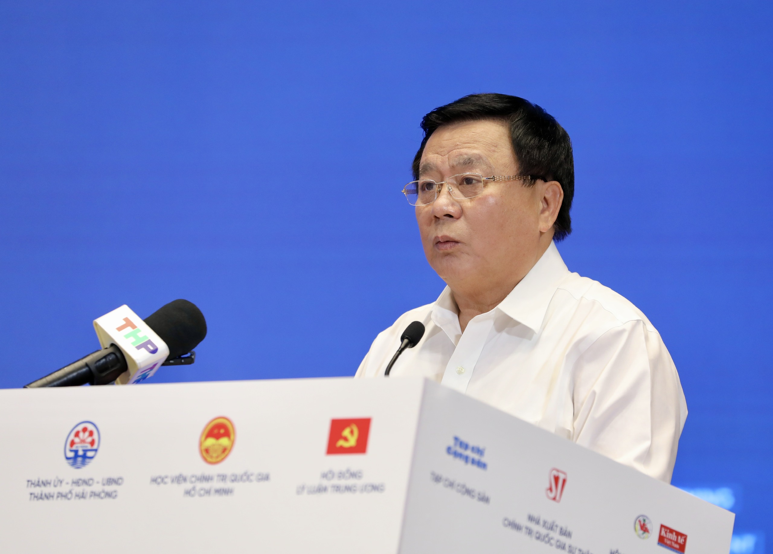 Phát biểu đề dẫn cho hội thảo, GS.TS Nguyễn Xuân Thắng, Ủy viên Bộ Chính trị khóa XIII, Chủ tịch Hội đồng Lý luận Trung ương, nhấn mạnh yêu cầu cấp thiết phải xác lập mô hình phát triển mới cho Việt Nam trong bối cảnh đất nước bước vào giai đoạn phát triển nhanh, bền vững và tự chủ chiến lược.