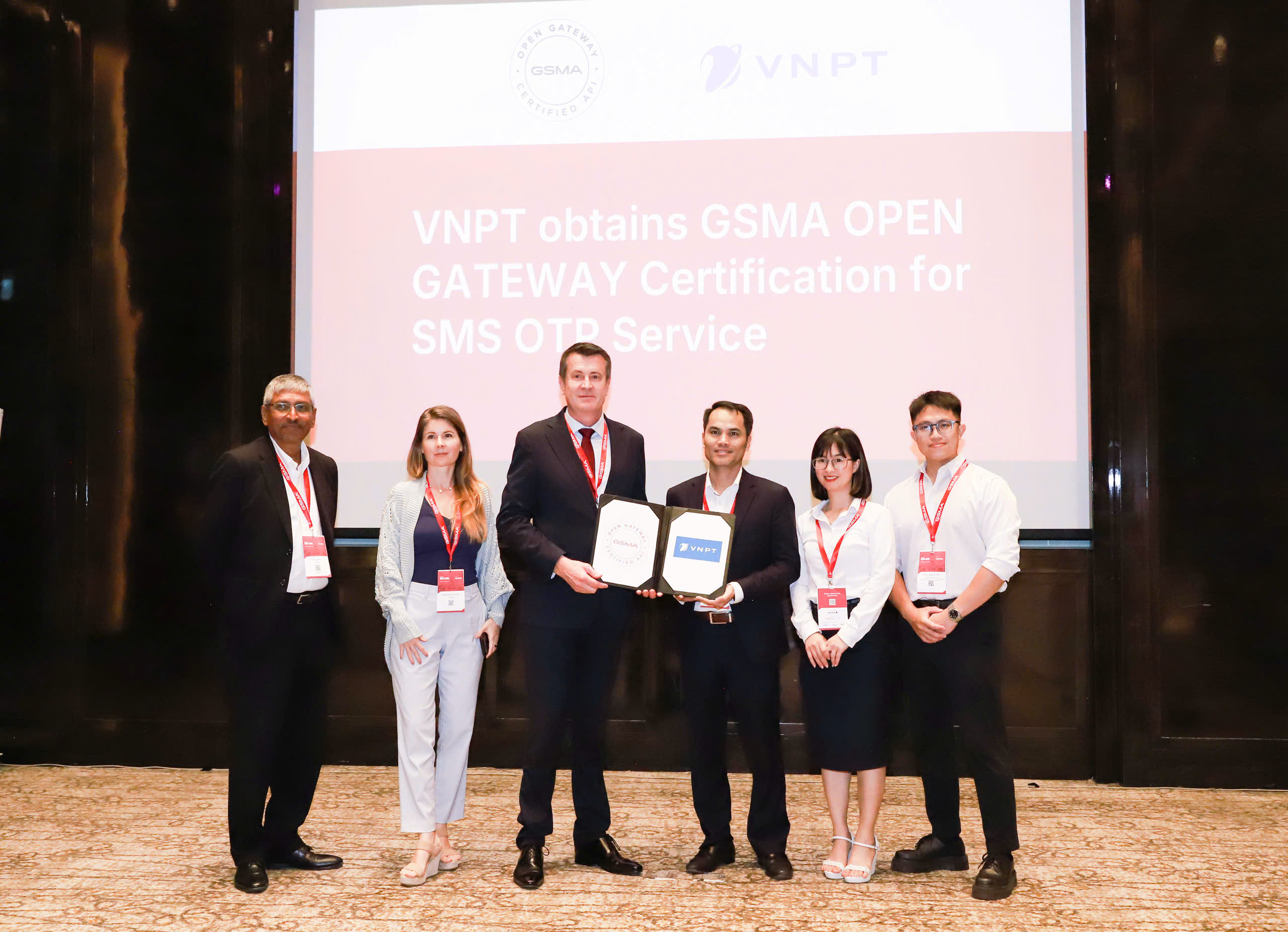 Việc đạt chứng nhận cũng giúp VNPT có điều kiện tham gia vào hệ sinh thái liên kết API xuyên biên giới, mở ra thêm cơ hội cho 6Pg88.con độc quyền mỗi ngày trong việc tích hợp các dịch vụ xác thực trên nhiều thị trường thông qua một nền tảng thống nhất. Ảnh: VNPT.