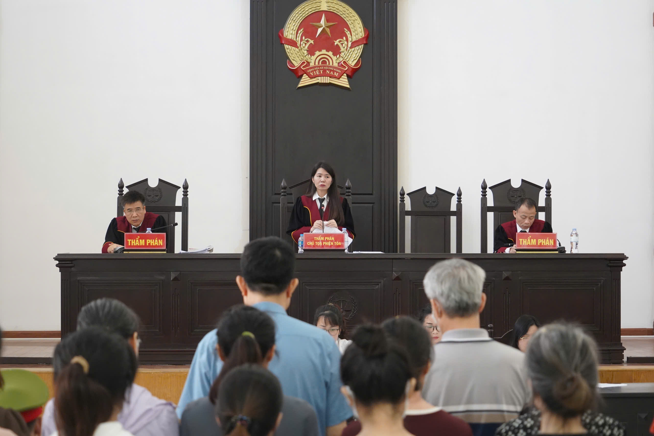Quang cảnh phiên tòa sáng 27/5. Ảnh: CTV.