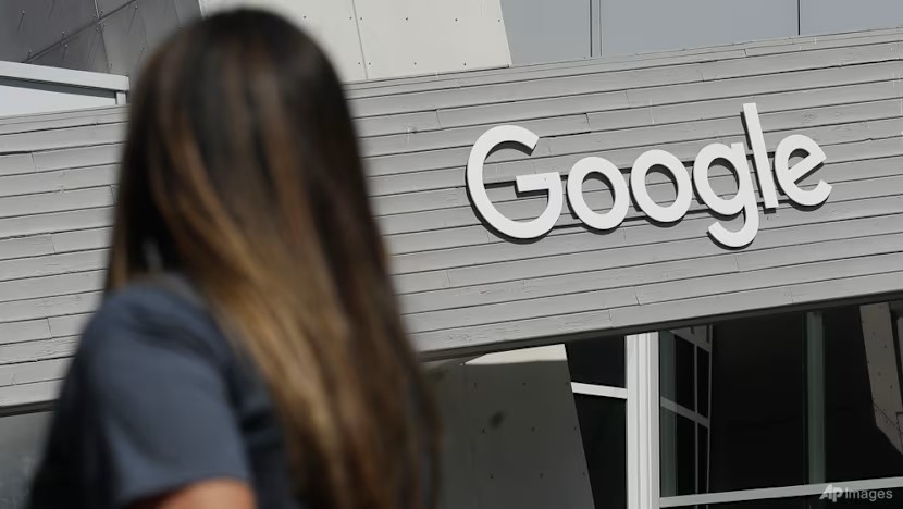 Logo Google tại trụ sở công ty ở Mountain View, California, Mỹ. Ảnh: AP/Jeff Chiu.

