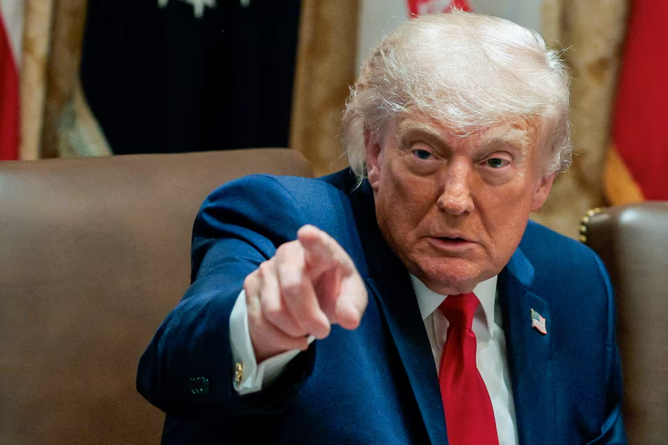 Tổng thống Trump bác bỏ khả năng Iran và Oman kiểm soát eo biển Hormuz, thỏa thuận vẫn bế tắc