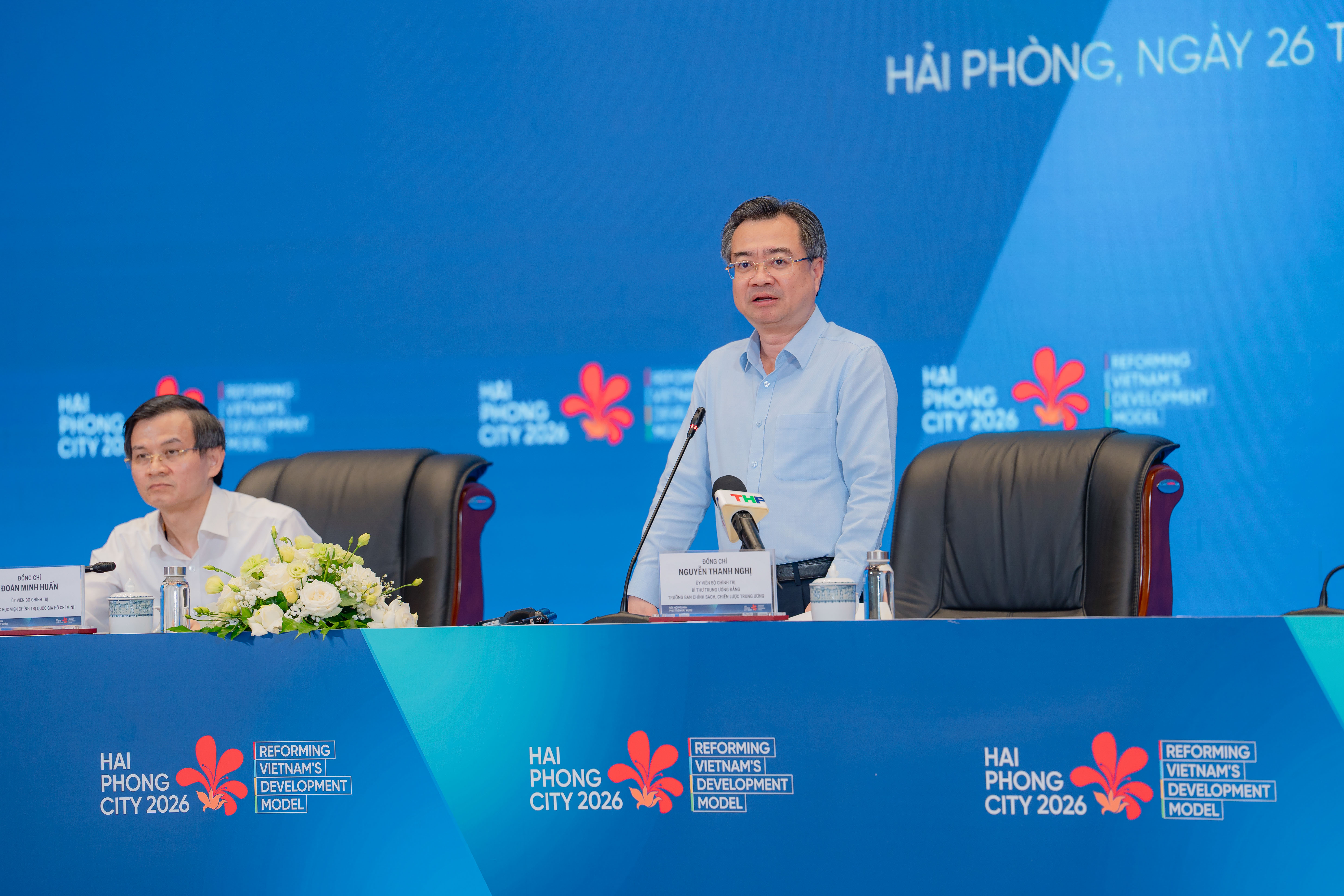 TS. Nguyễn Thanh Nghị nhấn mạnh hội thảo tập trung thảo luận bốn nhóm nội dung lớn gồm: đánh giá toàn diện mô hình phát triển của Việt Nam qua các thời kỳ; phân tích bối cảnh quốc tế và các xu hướng mới