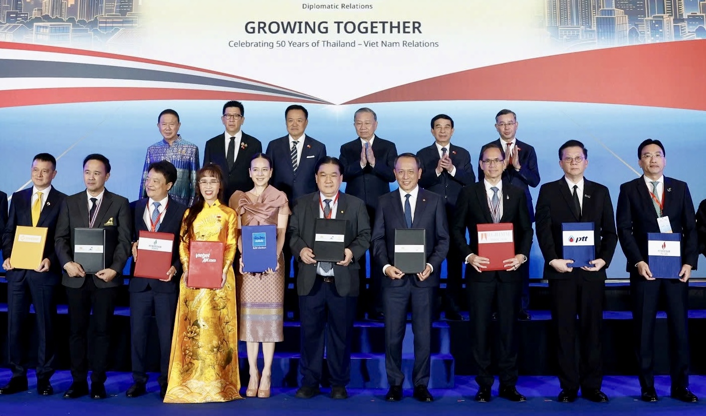 Madam Pang & Tiến sĩ Nguyễn Thị Phương Thảo sẽ cùng nhau thúc đẩy các hoạt động thể thao, văn hoá và phát triển cộng đồng. Ảnh:&nbsp;Vietjet.