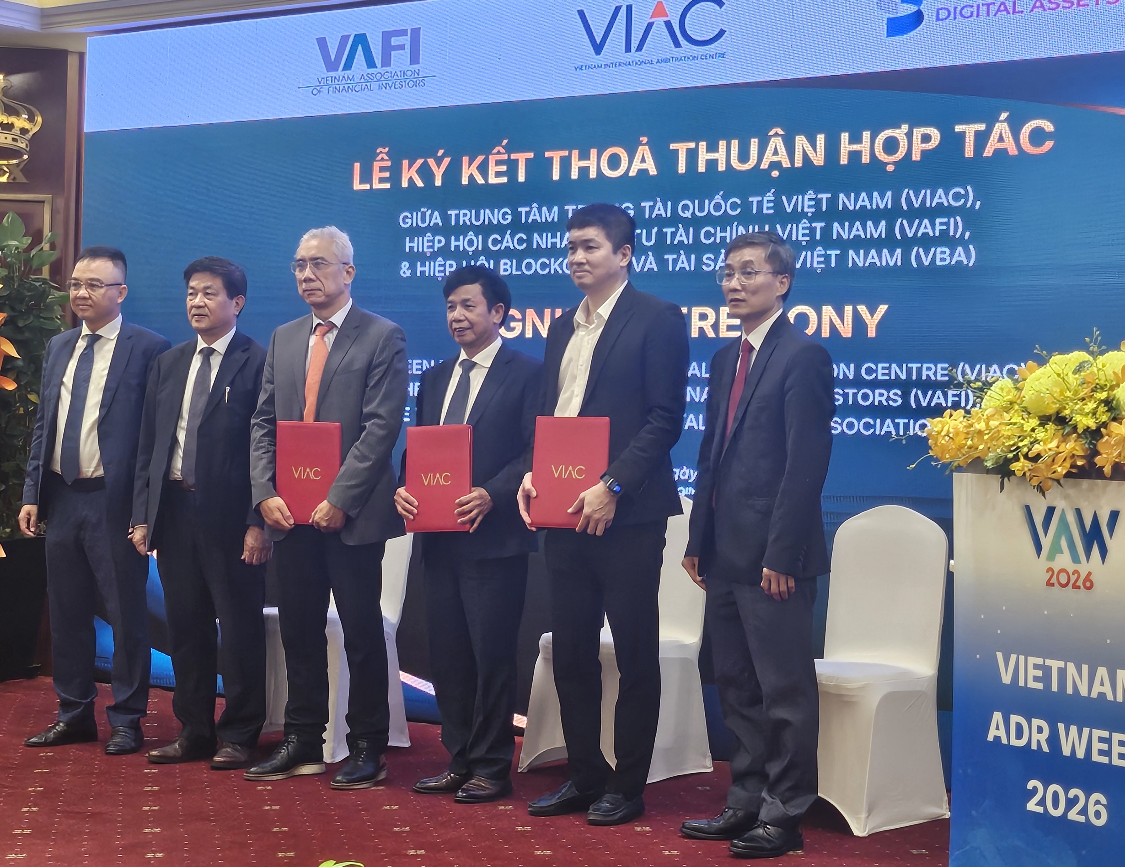 Lễ ký kết hợp tác giữa VIAC với Hiệp hội Các nhà Pg88vn Trang Chủ Chính Thức Pg88hi tỷ lệ thưởng hấp dẫn Việt Nam và Hiệp hội Blockchain và tài sản số Việt Nam