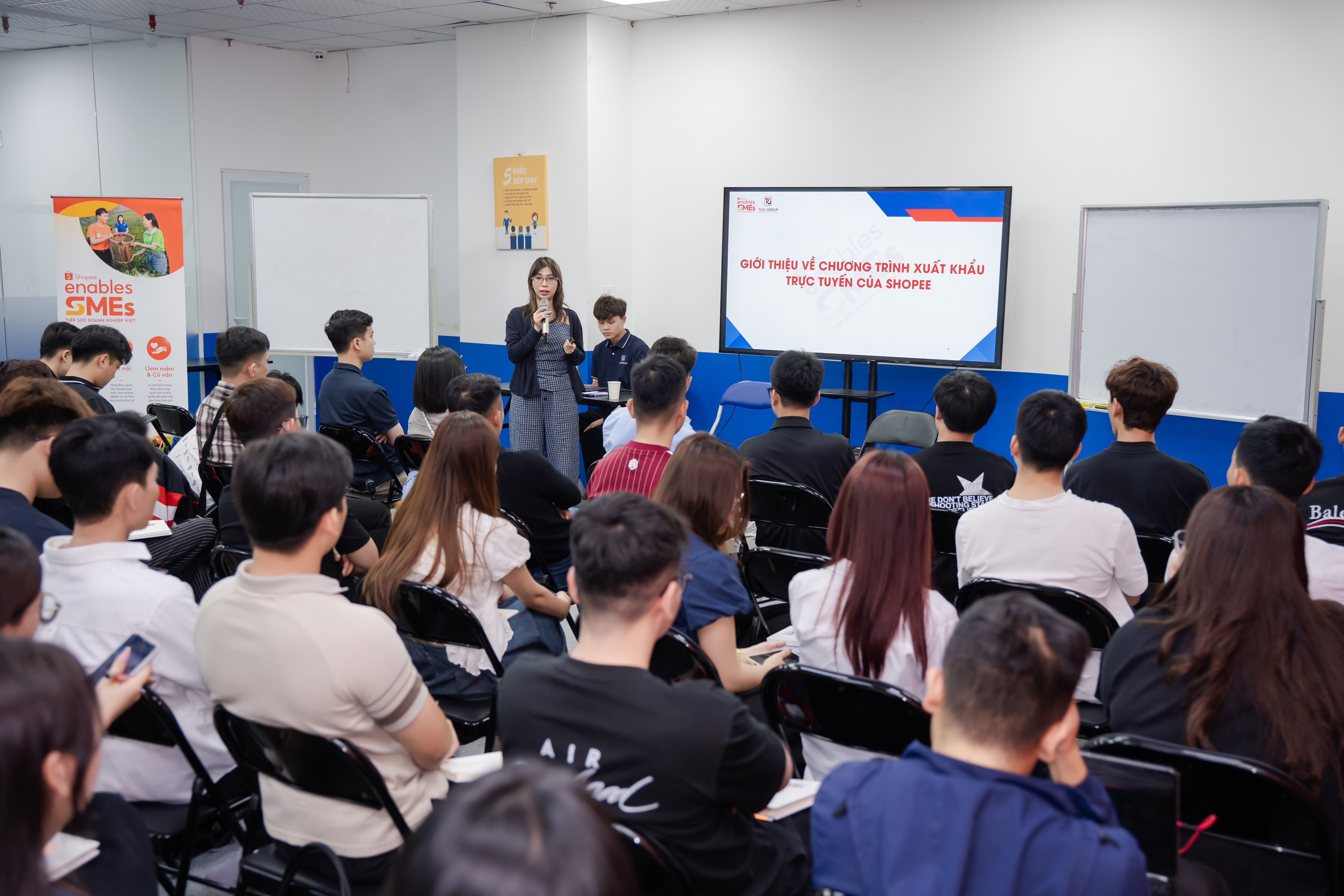 Từ các buổi đào tạo, nhiều nhà bán bắt đầu nhận ra những điểm cần cải thiện cho gian hàng Pg88ok ưu đãi hấp dẫn điện tử của PG88 Link Dễ Nhớ Pg88.com. Ảnh:&nbsp;Shopee.