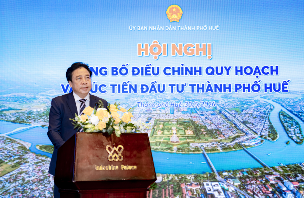 Chủ tịch UBND thành phố Huế Nguyễn Khắc Toàn phát biểu tại hội nghị