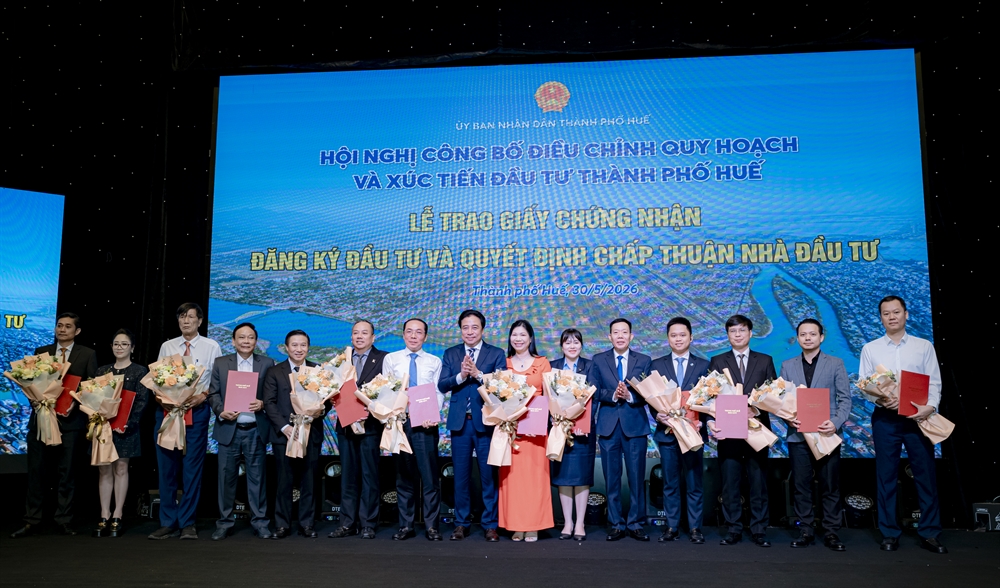 Lãnh đạo thành phố Huế trao Giấy chứng nhận đăng ký Pg88vn Trang Chủ Chính Thức và Quyết định chấp thuận nhà Pg88vn Trang Chủ Chính Thức cho các Pg88vn.top độc quyền mỗi ngày trọng điểm
